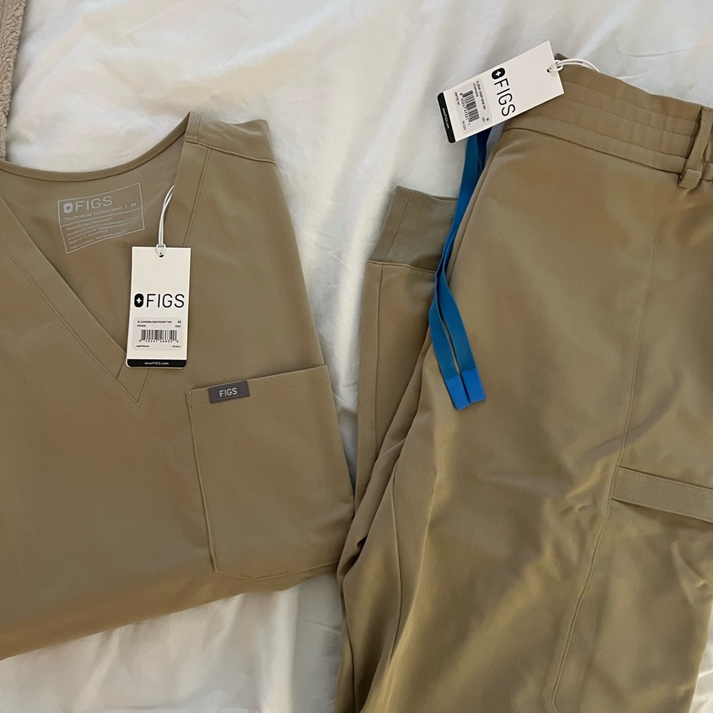 FIGS SANDSTONE SCRUBS SET